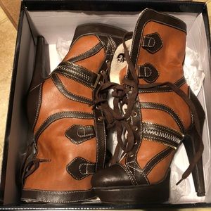 Dereon two tone leather boots